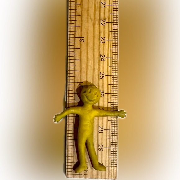 VTG RARE TINY YELLOW SMILEY FACE FLEXIBLE RUBBER STRETCHY MAN PRIZE GIFT TOY 1.5 - Picture 2 of 9